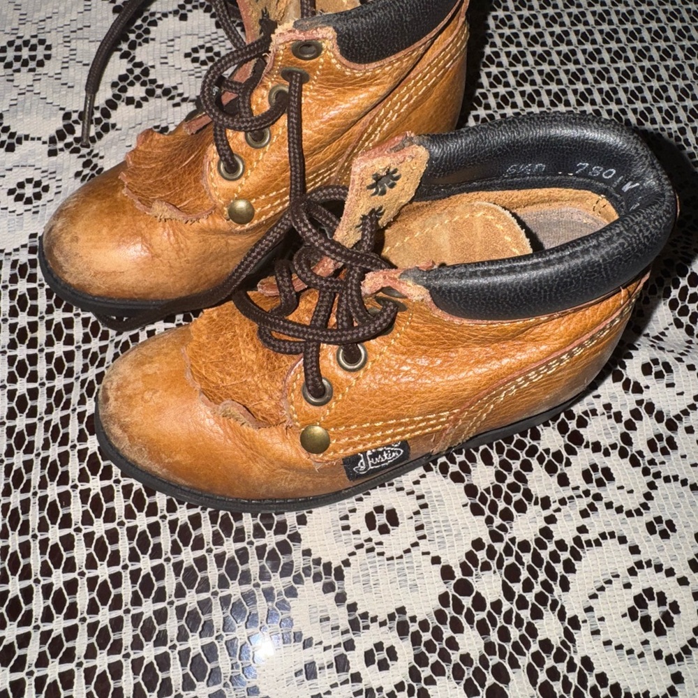 Kids Leather Ariat Boots! Adorable and clean!